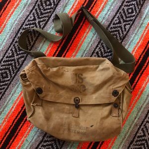 Vintage US Army service mask bag